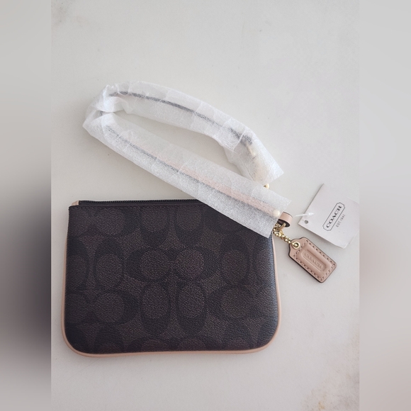 Coach Wristlet ..New With Tags! - Picture 5 of 10